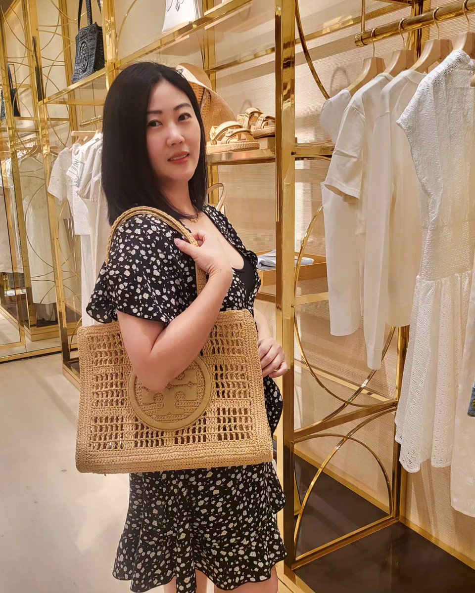 LucasRickenbach's tweet photo. Went shopping at South Coast and found this beautiful Tory crochet handbag, perfect for my summer outfits. A gift to myself. https://t.co/jHxDz9y3CZ