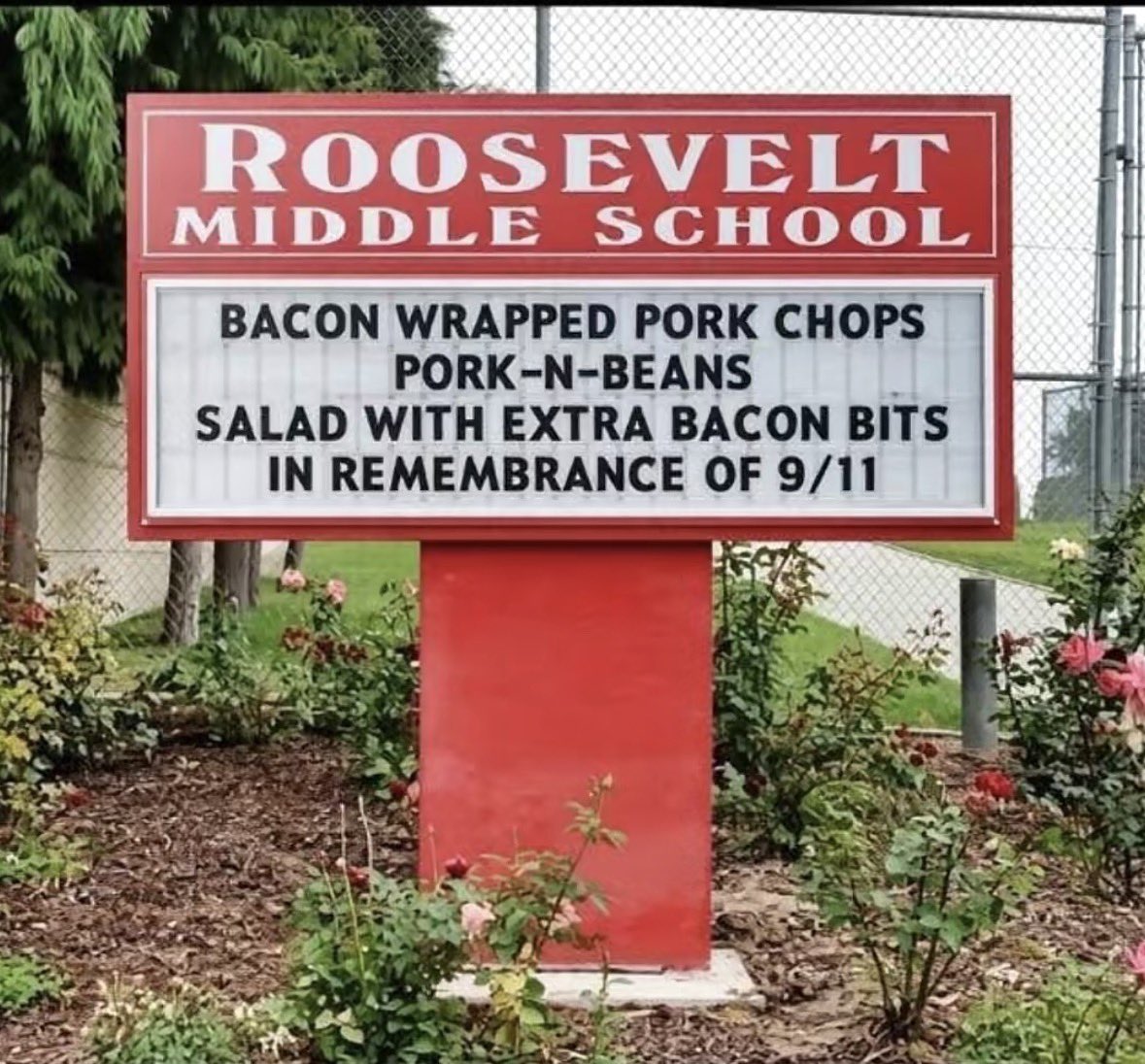 FarmGirlCarrie's tweet photo. One of the best things I’ve seen today 🥓 https://t.co/xbRlouNOpD