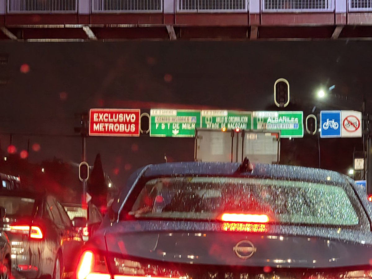 tiphphra's tweet photo. @C5_CDMX @UCS_GCDMX @SSC_CDMX @OVIALCDMX #TránsitoGCDMX Los SEMÁFOROS DE EDUARDO MOLINA AL CRUCE CON HERREROS Col.MORELOS Alcaldia V.CARRANZA LLEVAN DÍAS SIN FUNCIONAR Y AHORITA CON LA LLUVIA ES UN CAOS,FAVOR DE ARREGLARLOS LO ANTES POSIBLE.
GRACIAS https://t.co/3WoEPF6S8w