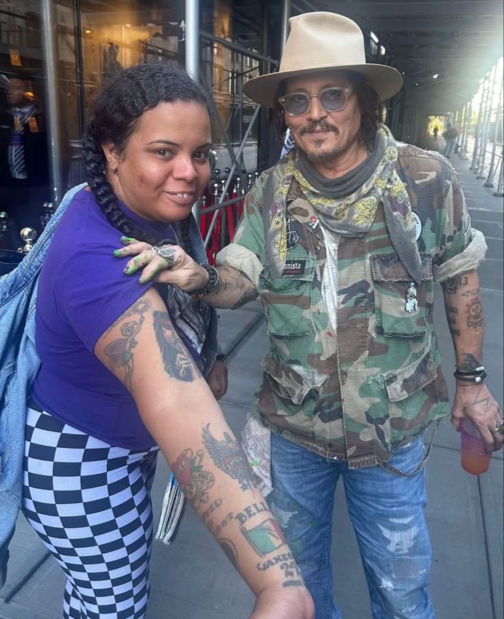 Johnnydeppcht54's tweet photo. I love to see my fans out there happy 🎸🎶 https://t.co/TiXs37wb55