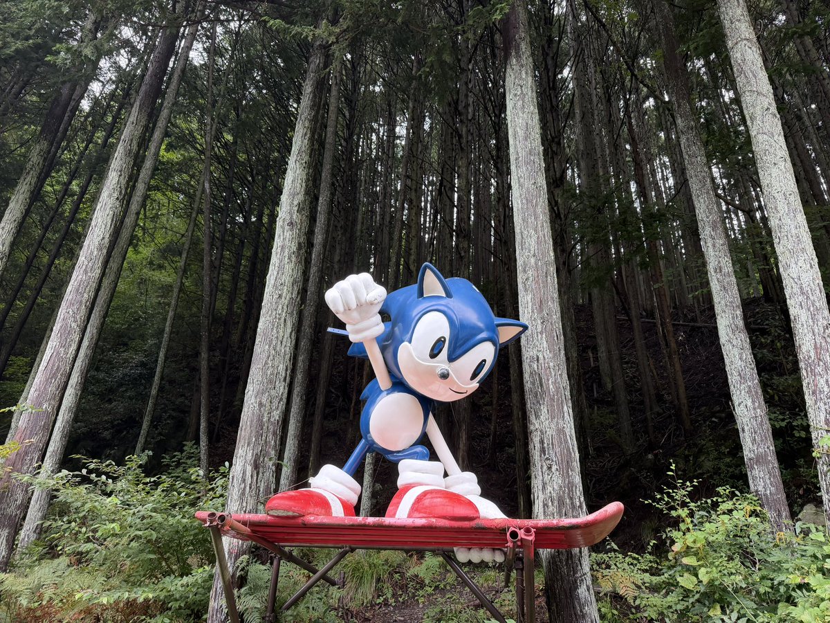 Seiki_R60's tweet photo. 伊賀市にあるソニックへ会いに寄り道😆
本当に山の中で唐突に現れますね（笑） https://t.co/3rZRvIWx3f