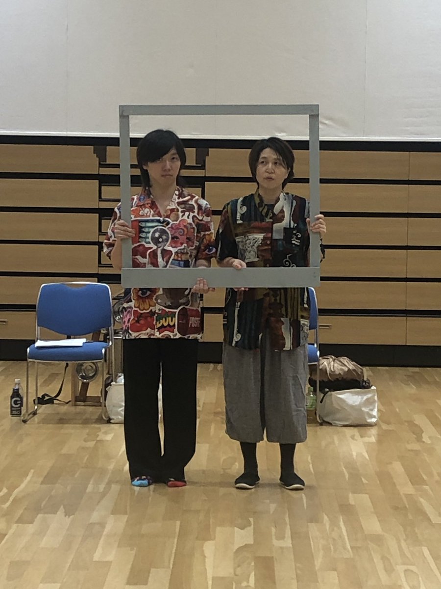 newton201811's tweet photo. この中にひとり衣装を着ていない者がいる

#演劇ユニット石川組 https://t.co/eQ1Dny53wS