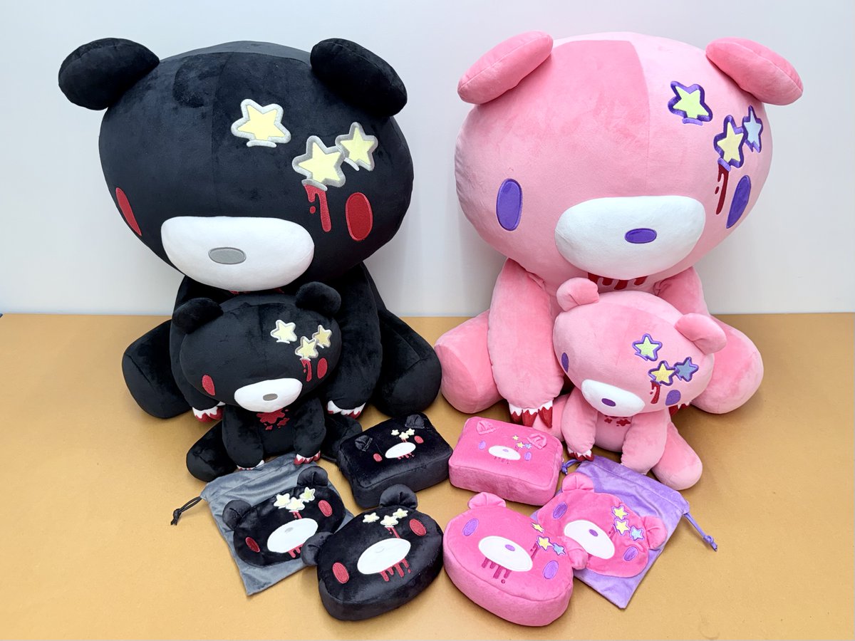 official_gloomy's tweet photo. ／
【アベイル限定】特別アートデザイン‼️
本日【2026年9月12日(土)】より発売🎉
＼

【アベイル限定】のスターダストをテーマにしたNEWアート✨
キュートでもダークでも楽しめるカラーバリエーション！
約60cmのビッグクッションはもちもちで触り心地抜群💗
さらに日常使いしやすい靴下やポーチ類、
マスコットなど幅広く展開！
お部屋をグルーミーで埋め尽くしちゃおう🐻❣️

#PR
#アベイル
#グルーミー
#いたずらぐまのグルーミー
#gloomybear