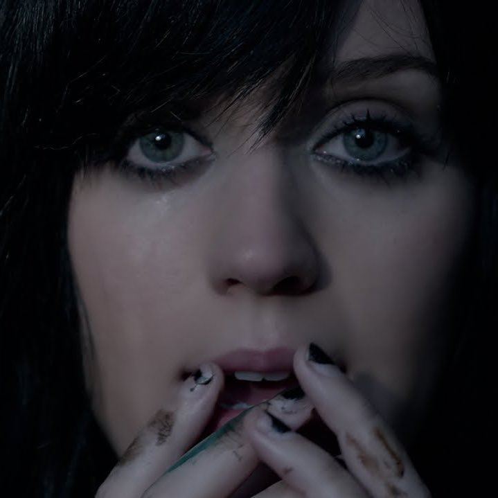 PopCrave tweet picture