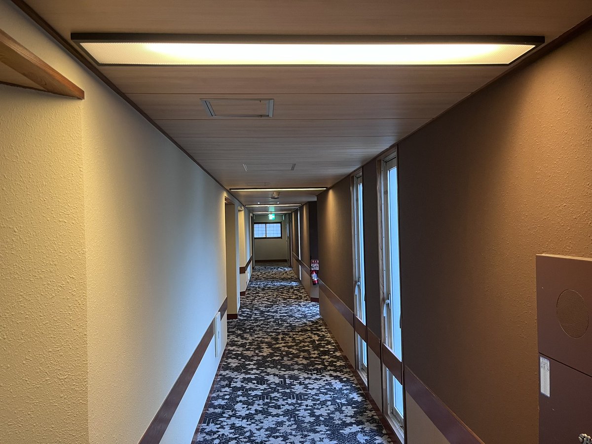 eroiji's tweet photo. 温泉に籠りに来たのですが…見るもの全てがバックルームズに見えて困る病 https://t.co/OGEV5XNsOg