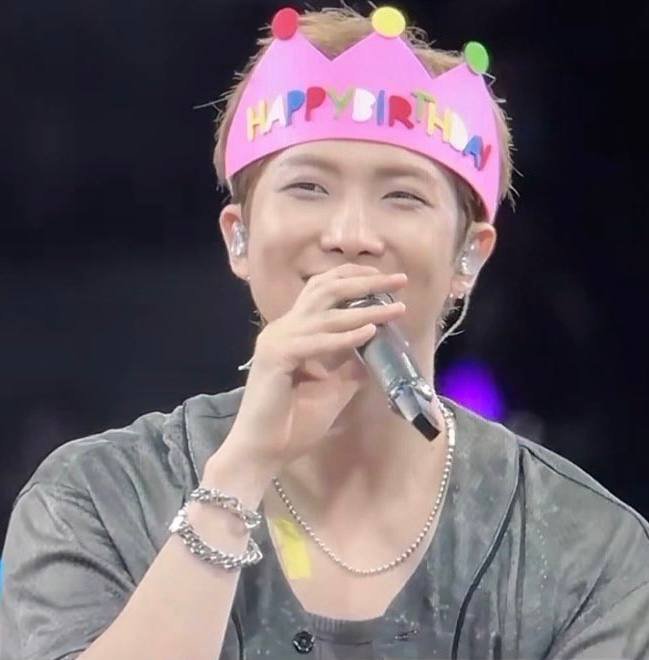 natushkaarmy's tweet photo. @sugamihoney #HAPPYRMDAY
#HappyBirthdayRM
#HappyBirthdayNamjoon
#JoonieverseDay
#MuseOfWorldRM
#BeyondTheVerseRM
#AutumnBloomRM
#WorldLovesRM
#WeLoveRM
#OurJoyRM
#OurRightPlaceRM https://t.co/p8iMg49u72