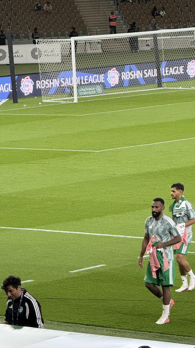 ijx4ji's tweet photo. @Frr42_ حب كبير يبو طارق الله يوفقك ياافضل لاعب سعودي💚🤷🏻‍♂️🎻 https://t.co/3xv6Jns8U9