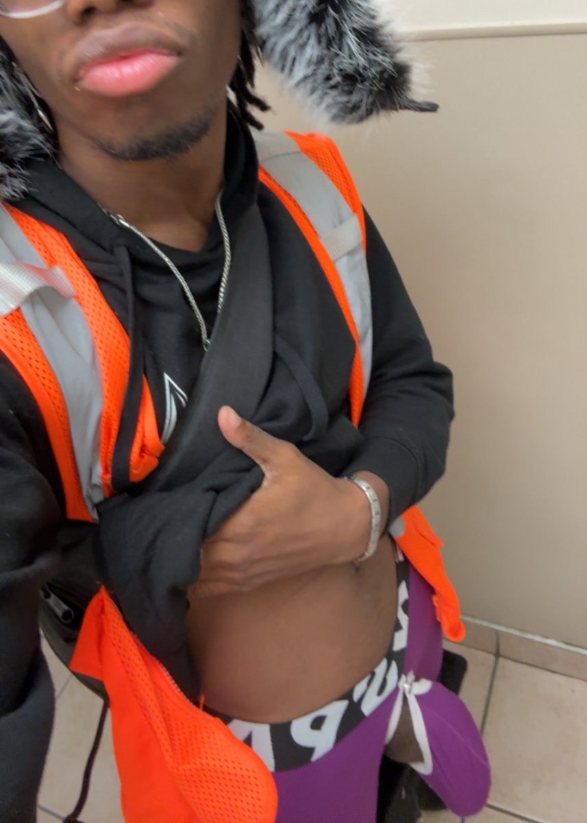 zayluvstars's tweet photo. Hard at work or hardly working? https://t.co/y8hIQ57zdl