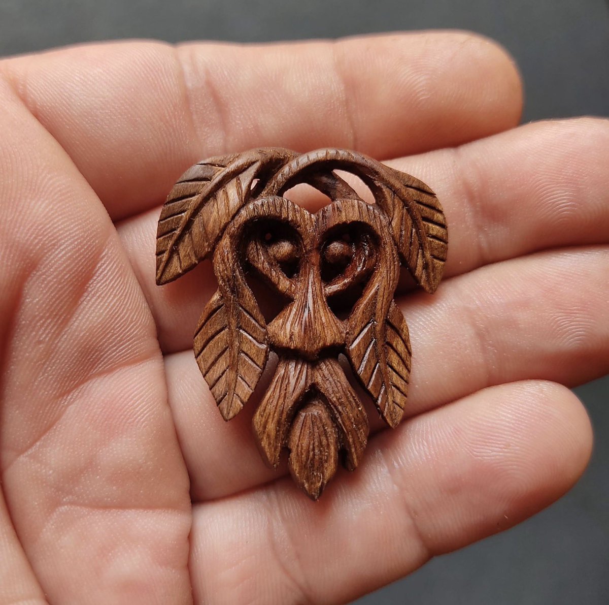 wrwassociation's tweet photo. Great carving &amp; well coloured without going over the top excellent Marquetry by Bruno Paviet. For those who carve over the weekend something to keep you busy 😊 https://t.co/zeGVRyBmkA