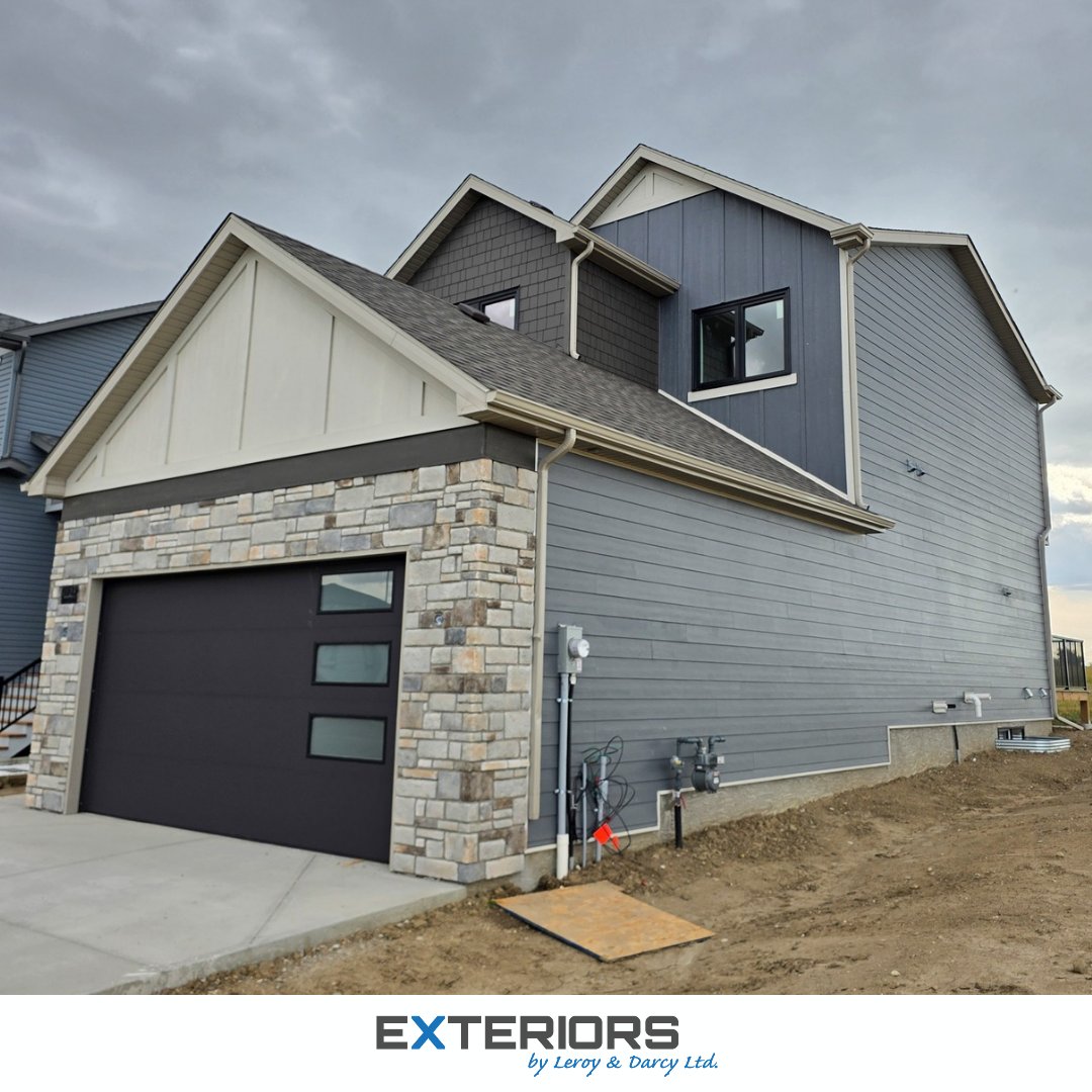 Exteriorsld's tweet photo. Clean, modern, and built to stand out! 😍
​We wrapped up another incredible project for Janus Homes Ltd., designed by #PorterHouseConsultingAndDesign! 
​Contact us for a free quote!
🔗 https://t.co/f92hRIsQUe 
📞 (403) 327-9113
📧 info@exteriorsld.com
​#ExteriorsByLeroyAndDarcy https://t.co/xYtHI7d2PB
