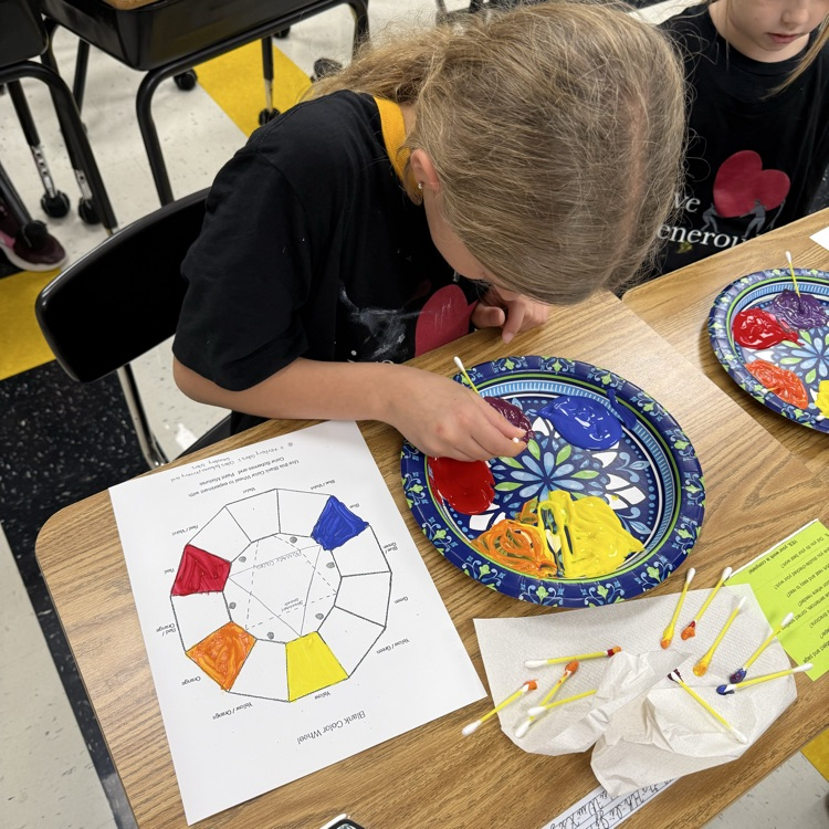 SPLSPanthers's tweet photo. 3rd grade learned about colors today. They got to make their own color wheels in art class!  They turned out great!!! #pantherproud #art #luthed #colorwheel https://t.co/N65QekcCaG