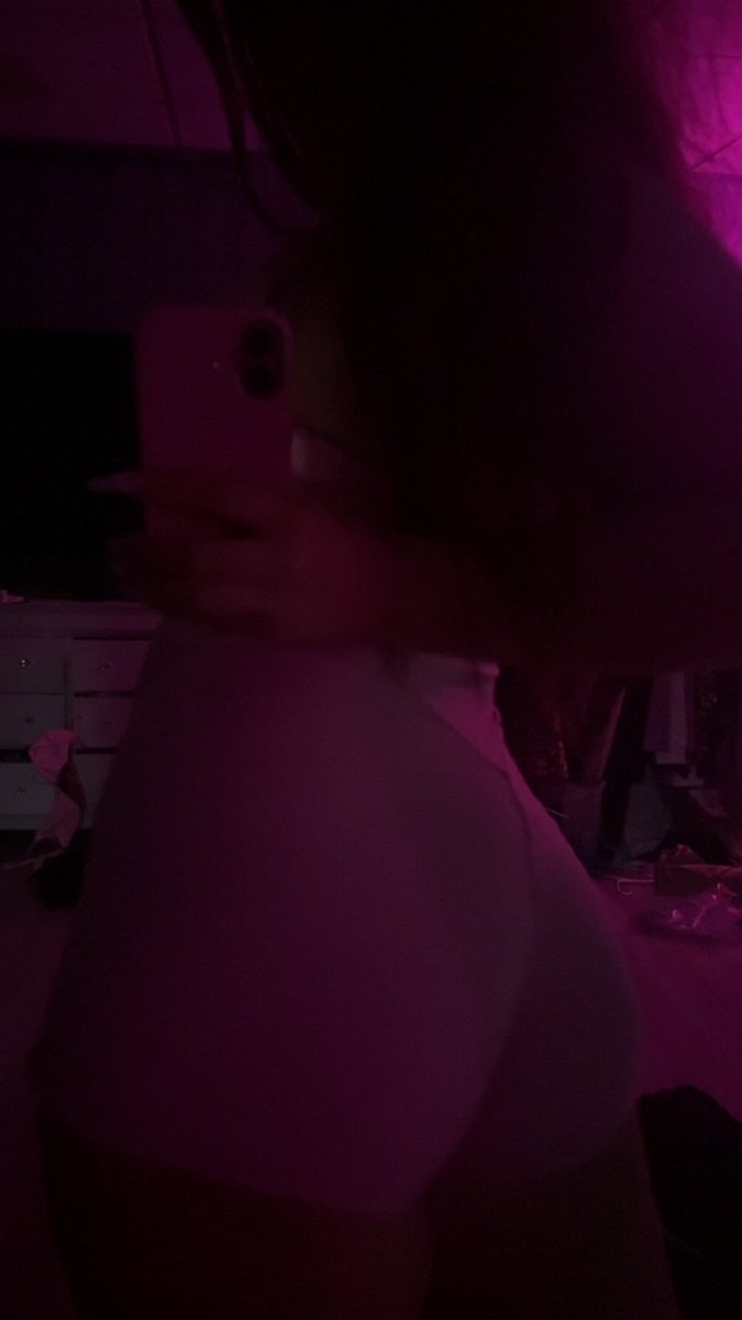 67goonergirl's tweet photo. sorry my room is a mess 😊 #sellingcontent #selling #gooner #seller https://t.co/iOiwRa9y9t