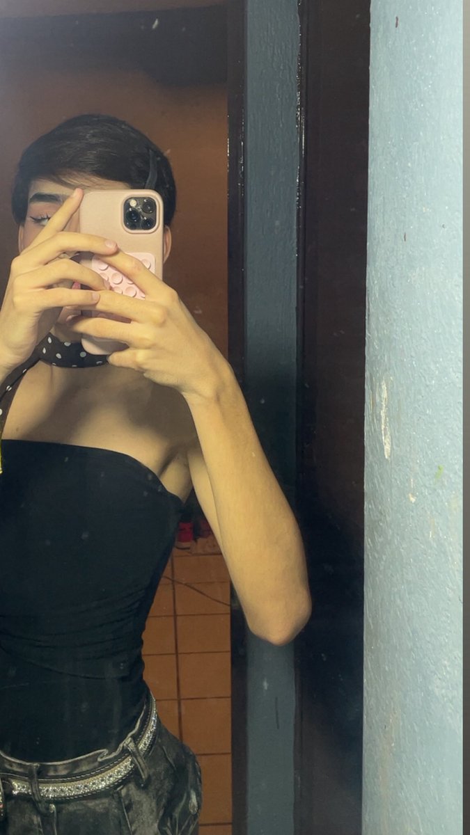 23MCLJ's tweet photo. si me hace falta ir al gym 🤐 https://t.co/pYbT76Ll6X
