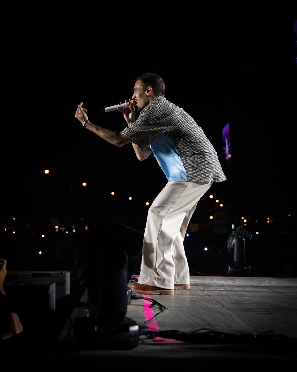 IB3's tweet photo. 🎤 Una multitud ha omplit el Parc de la Mar per viure una nit inoblidable amb Rels B.
L’artista mallorquí ha fet vibrar Palma amb un concert gratuït amb motiu de la Diada de Mallorca. 🔥
📺 El concert també es va emetre en directe per IB3 Televisió.
#RelsB #IB3 https://t.co/Wz9brnL7fu