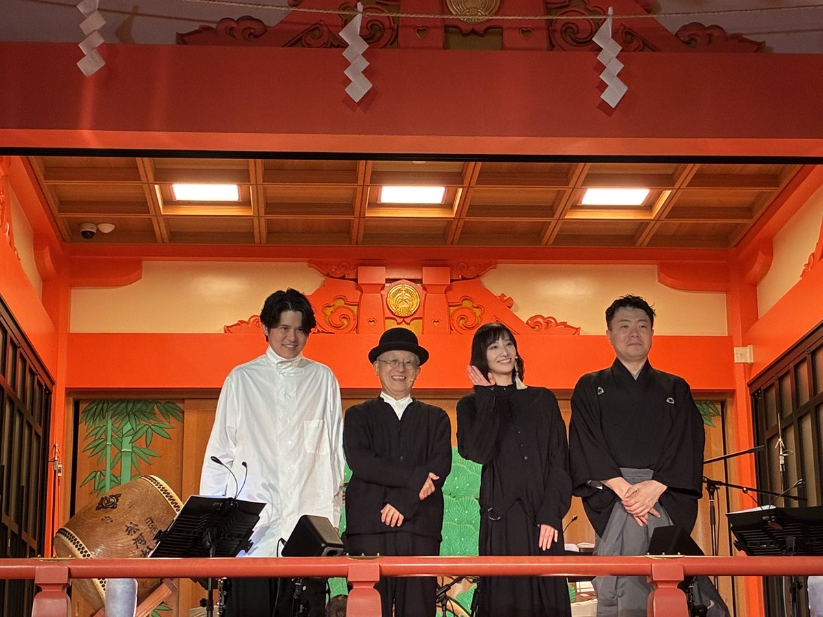 hanasaku78's tweet photo. #宵ノ奏劇 
花園神社の神楽殿という異界と、背後に聞こえる新宿の雑踏という現世が混じり合う。
クラリネットと三味線という異種なもののハーモニー、よく知られた「桃太郎」を別解釈することで変わる見え方。

それはそうと音楽を聴いてるときのゆうひさんが可愛かったですね。 https://t.co/qlopz6Ouz6