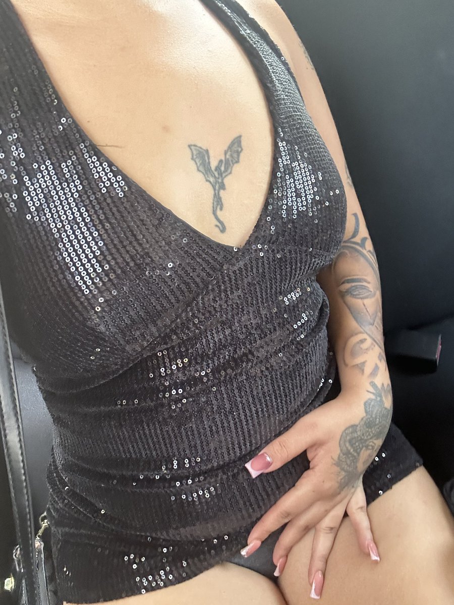 lunaa22_77's tweet photo. Haber si no se le antoja follarme al chofer🍆 https://t.co/rUuBEm8ukX