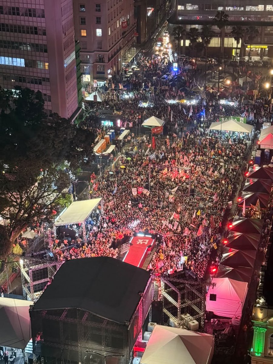 mariarita4141's tweet photo. Boa  noite Porto Alegre  com Lula Resistência 

@So_Quem_e_Lula @danibacedo @LecaEsquerdista @IdaAngel1942 @FabyMachadoS @ambrosi_bispo @NestorCavalcan4 @JEFERSO86867209
 @mcmaisalto  @Boscardin @bbbrezenski @lbeatrizaguiar @pravda_br  @NestorCavalcan4 @LulaPR3vezes @josehenriquefb @AnnaS_Gdottir @mandstu25 @ro_lustosa @PedroVoge @Fontes_novo @AndradeRNegro2 @MaluNogueiraPT @xhilliy @xicosa @sandraselmasr @Xxbaiana_ @LucianoCianoand @RomuloBDias @detremura @danibacedo @DayseDeLuta @RaimundoDante @Marlon3_141592   @AlmeidaNilcea @seuvicente1 @AlexHamilt47139 @ativista_cyber @WilmarPetista @carvalho_harlen @CarlosR28356381 @carvalho_harlen @luciaferraris @Dada80131289 @dommenrod @drabadjiSP @gremistaleosilv
