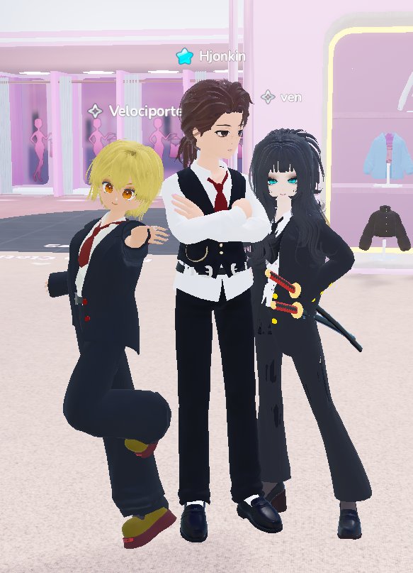 sberrymacaroon's tweet photo. throwback to when my roommate and its little sibling were playing some fuckass roblox dress up game https://t.co/UJ7JHDWp03