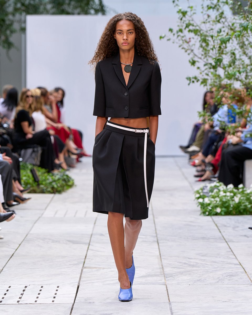 MichaelKors's tweet photo. An ode to modernism. Introducing the Spring/Summer 2027 Michael Kors Collection.
#MichaelKorsCollection
#NYFW https://t.co/NqlM9HkLBM