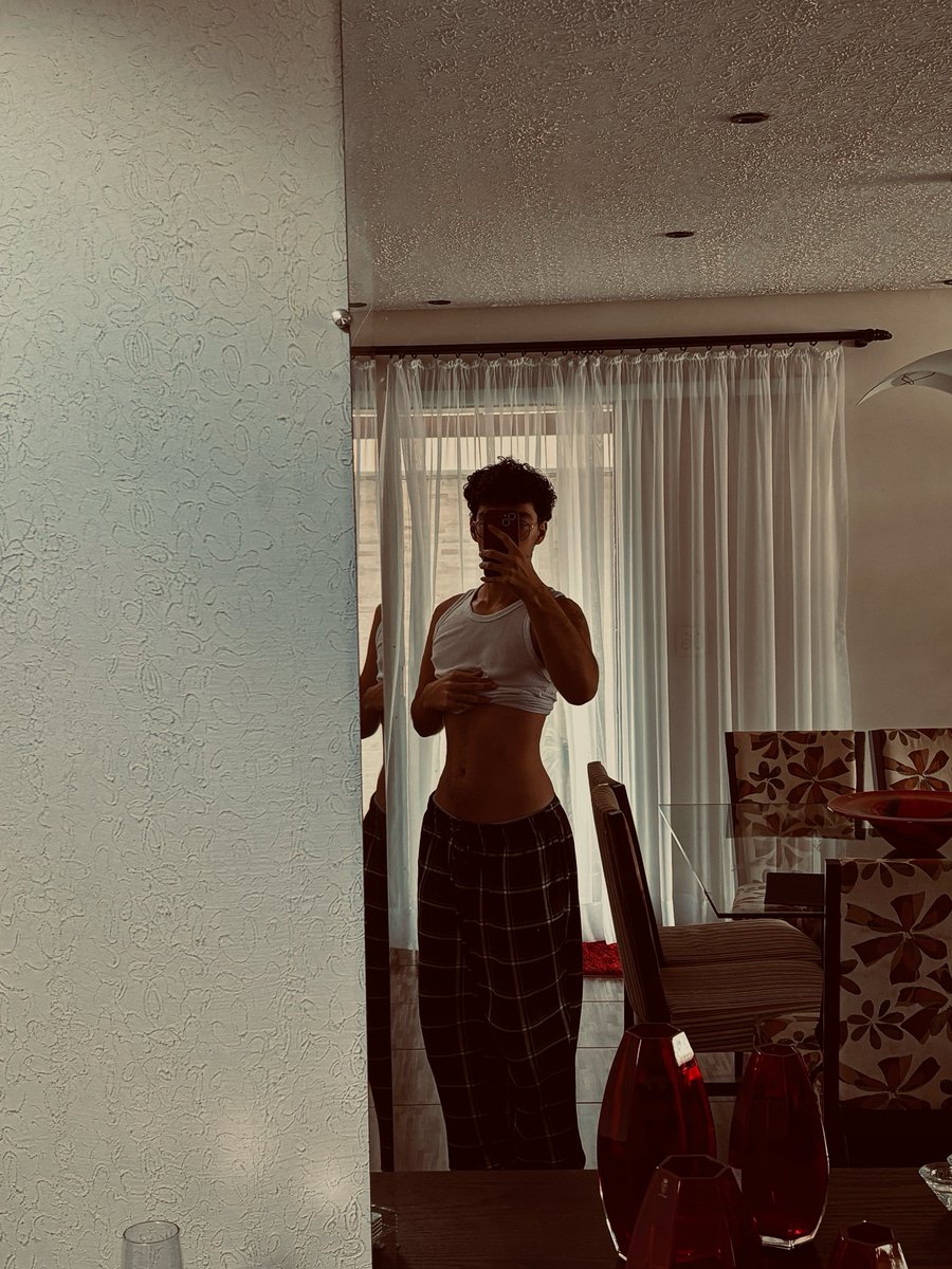 thisyince's tweet photo. nascer homem com corpo de pilão é divino feito exatamente por Deus https://t.co/sMQ8m9HKuk
