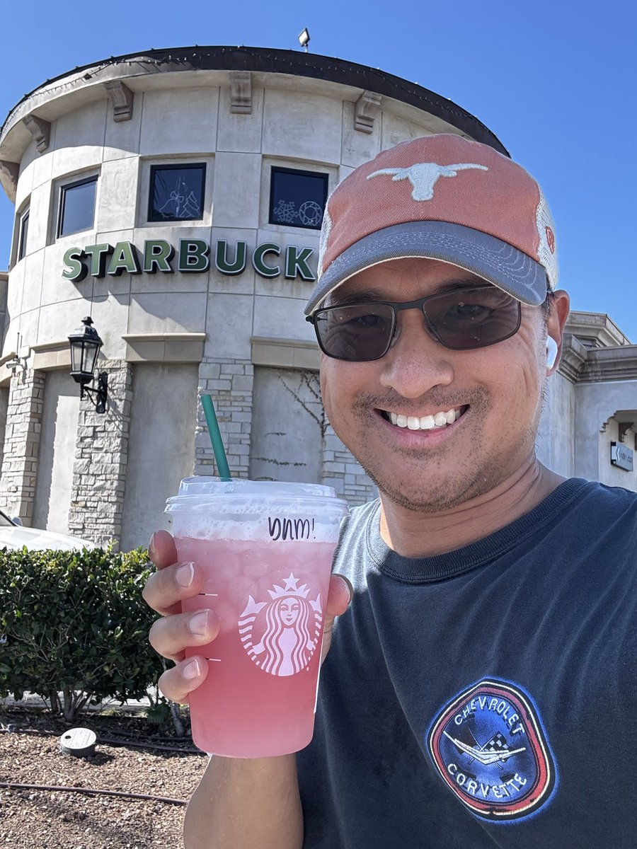 jonathan_shen7's tweet photo. Another hot one today, so thought I’d get a refresher! 🧊💦🍋
#whatiamdrinking - Passionfruit Guava Lemonade Energy Refresher #starbucks #refresher #happyfriday #energyrefesher https://t.co/rVXm4d0l5Z