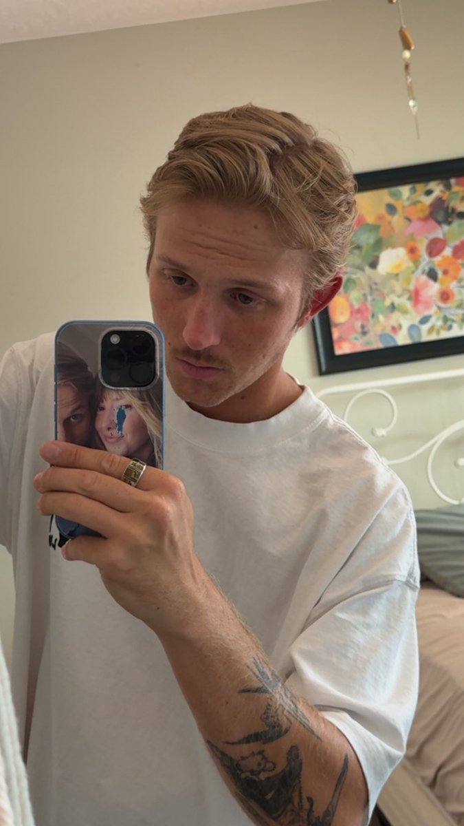shmormoo's tweet photo. Wife cut my hair. I love my wife. I love my life #ilovemywife https://t.co/1VT7Y1j2YJ