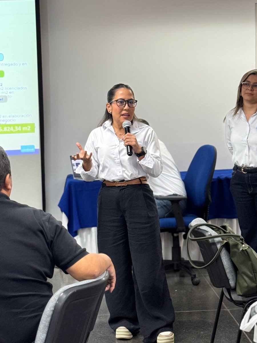 comfandi's tweet photo. Así terminamos la segunda jornada de la Agenda Red de Turismo de las Cajas de Compensación. 💙✨

Durante esta jornada:
🌳 Presentamos nuestro proyecto Campus E, espacios que se transforman en experiencias de integración, bienestar y conexión para nuestra región.
💻 Desde Comfandi compartimos cómo la transformación digital y el eCommerce nos permiten acercar nuestras experiencias de turismo a las personas.
🌎 @comfenalcovalle compartió su apuesta por la transformación digital del turismo en el Valle del Cauca.
⚙️ @confacaldas nos contó cómo la transformación digital permite optimizar procesos para mejorar las experiencias turísticas.

Seguiremos compartiendo experiencias y aprendizajes para fortalecer el turismo de nuestra región y el país. @asocajas 💙