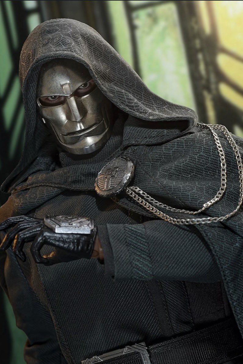 Peli_Comic's tweet photo. Mejor vistazo a la primera máscara de Doctor Doom, la misma que usó en la post créditos de Fantastic Four 💙 https://t.co/vh0Cm8745h