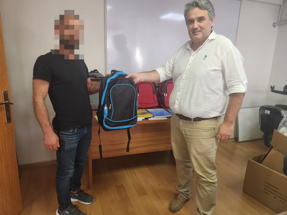 GiresunDsm's tweet photo. İhtiyaç sahibi yükümlülerin çocuklarının eğitim süreçlerine katkı sağlamak amacıyla, Kızılay’dan  temin edilen kırtasiye malzemeleri yükümlülere teslim edildi.

Bu anlamlı katkıları dolayısıyla Kızılay’a teşekkür ediyoruz.

#cte
#DenetimliSerbestlik https://t.co/hG5iMlsfIa