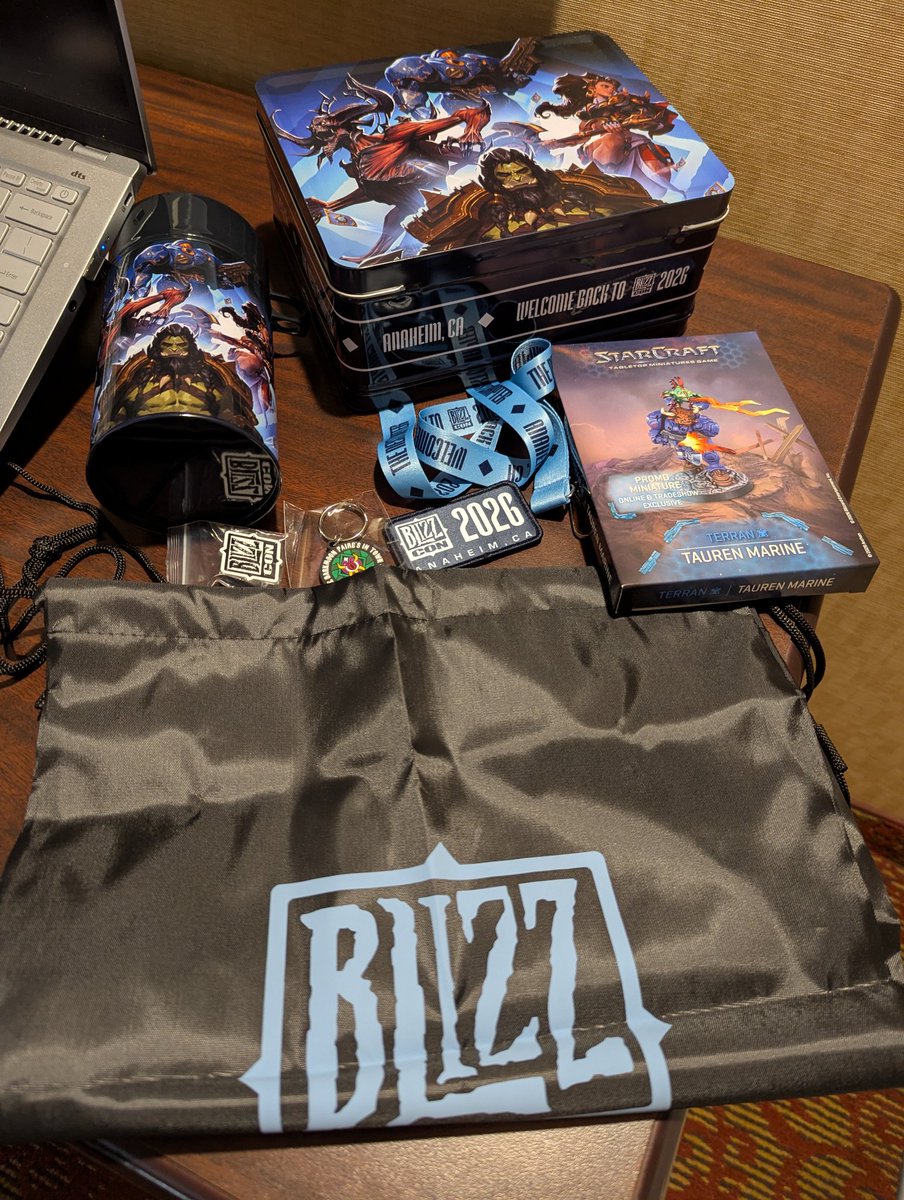 ZGGaming's tweet photo. Neat that they give us a sample of the SC tabletop game as part of the commemorative gift https://t.co/wn9uK6OJm0