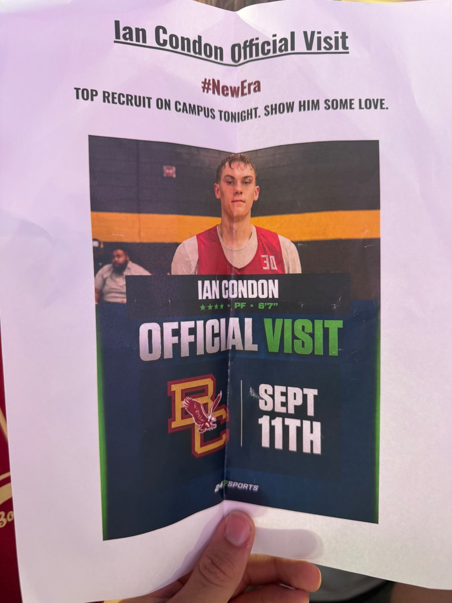 StrokesHall's tweet photo. Ian Condon posters being passed in Alumni. #LukeMurray #IanCondon https://t.co/2AddnYb54h