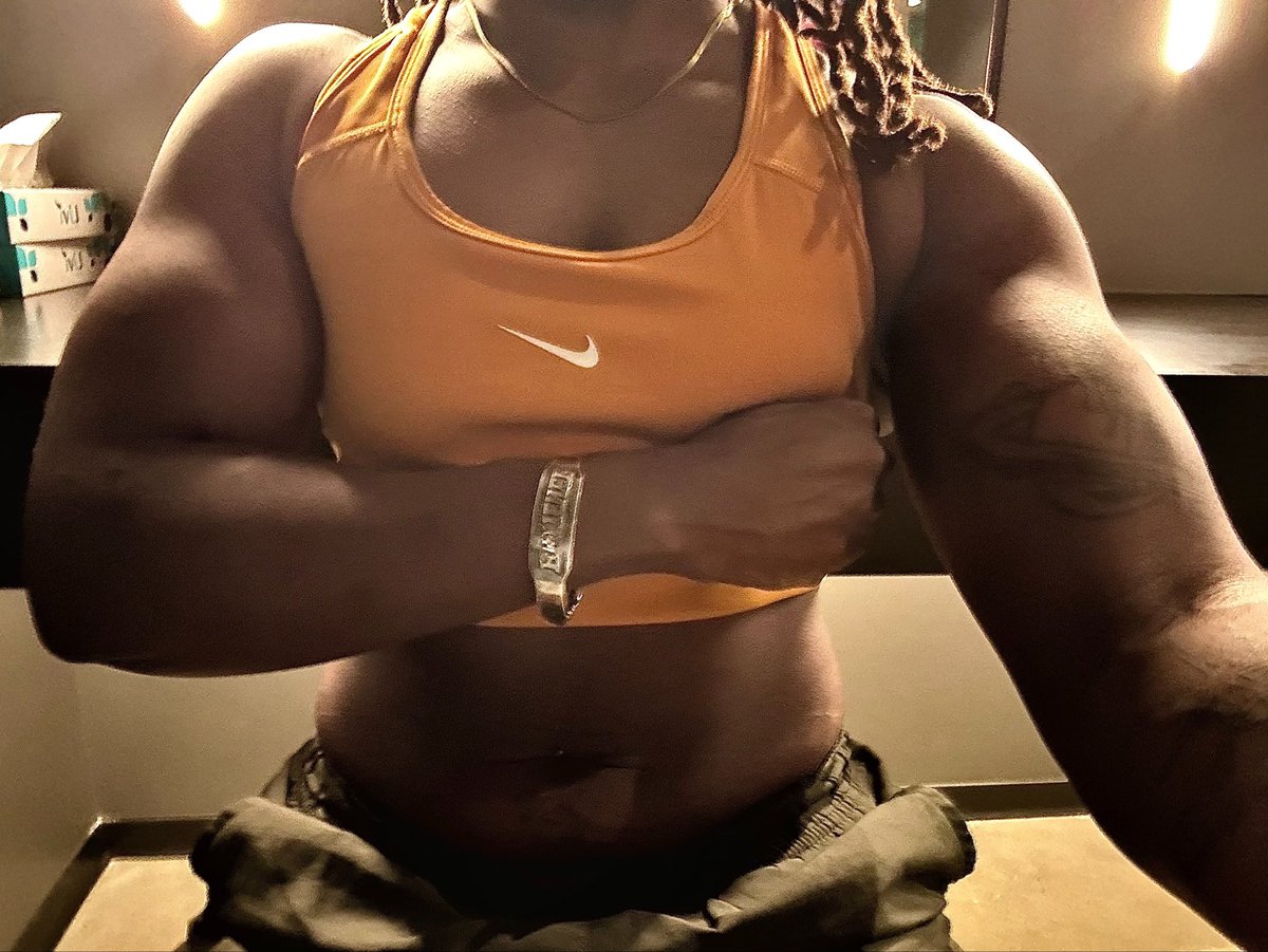 pistoIwhips's tweet photo. #Biceptember https://t.co/tAPrAzcmjH