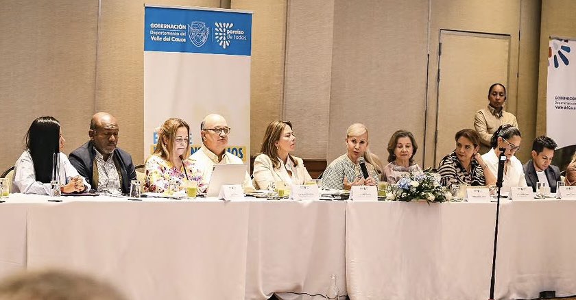 NatalyMN03's tweet photo. Gracias a la @MinSaludCol @AnaVesga_G y a la @Supersalud @GodoyMariaA_ por la reunión de hoy con la red pública del Valle @GobValle @SaludCali @secsaludvalle @lesmesdmc 
Avanzamos en temas decisivos: conciliación real de cartera, flujo oportuno de recursos y sostenibilidad financiera de los hospitales públicos.
Esperamos ver estos compromisos reflejados en resultados muy pronto. Desde la @redcentrocali seguimos trabajando por el acceso y la calidad para los caleños.