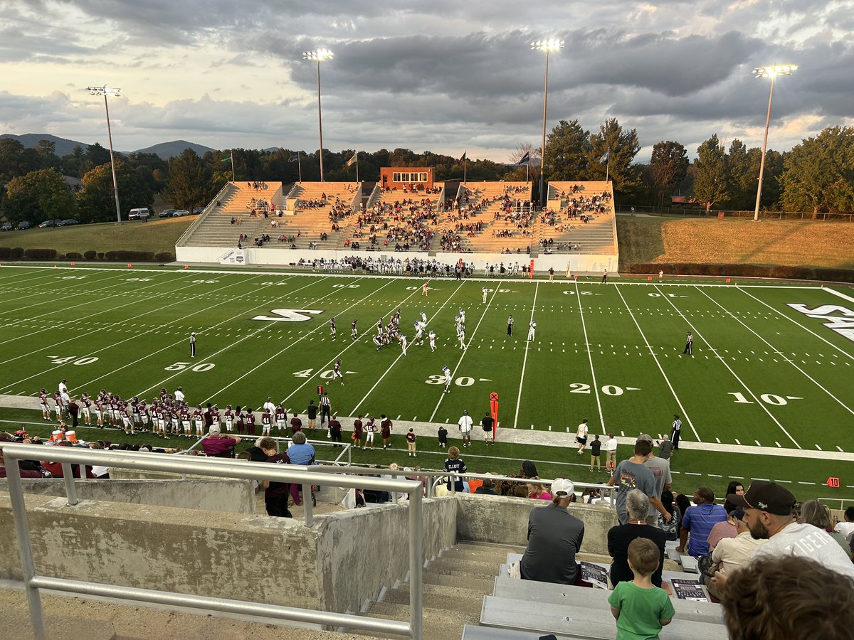 coach_pickup's tweet photo. Taking in the Salem - Fleming game with the family tonight! https://t.co/xWSRkxj53e