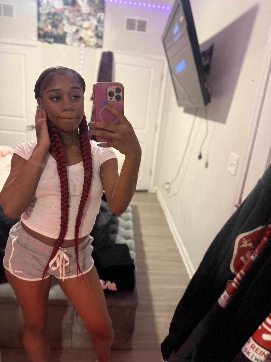 famous_zyy's tweet photo. #2braids https://t.co/gmZwsUBh0o