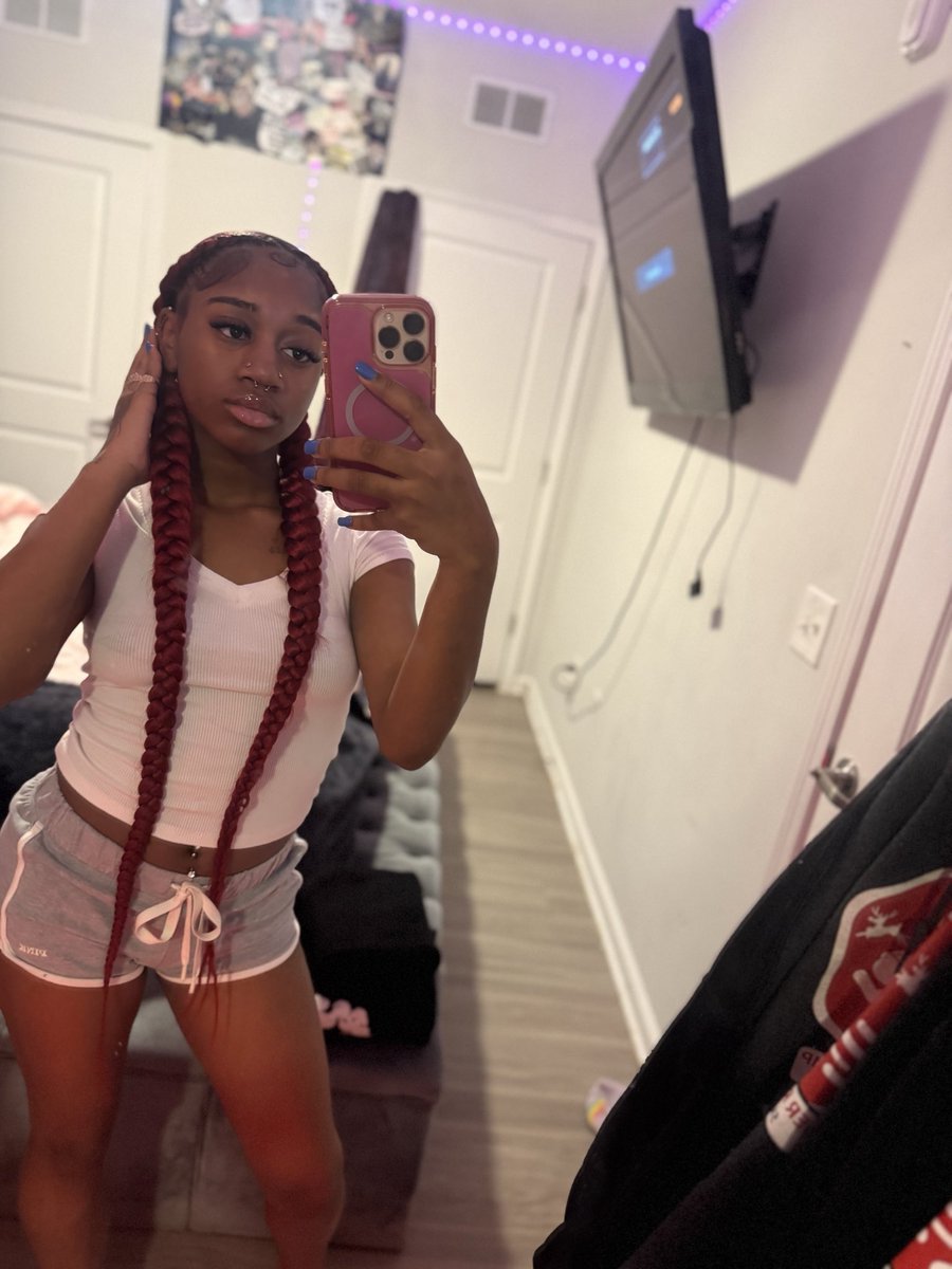 famous_zyy's tweet photo. #2braids https://t.co/gmZwsUBh0o