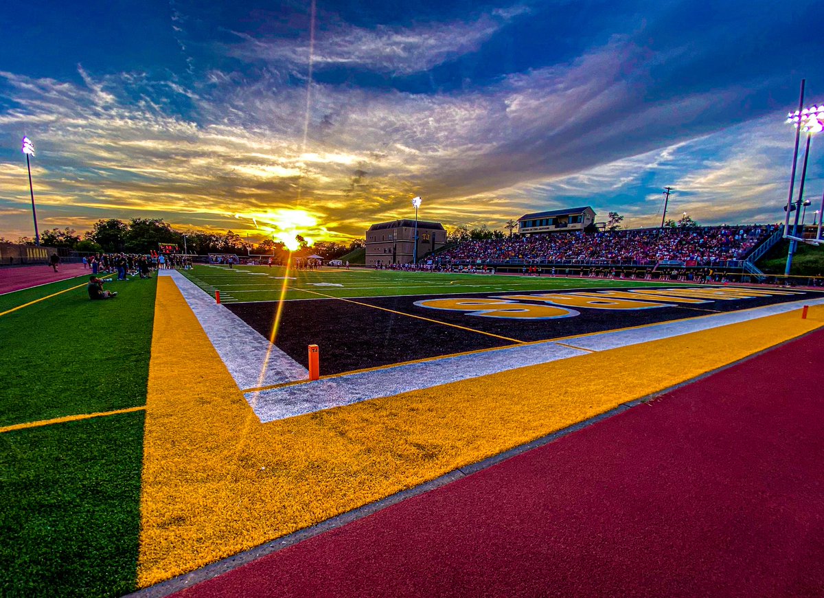 ThompsonFoto12's tweet photo. It happened again. #WPIALSunsets @PghSportsNow https://t.co/ofcilqN8Pm