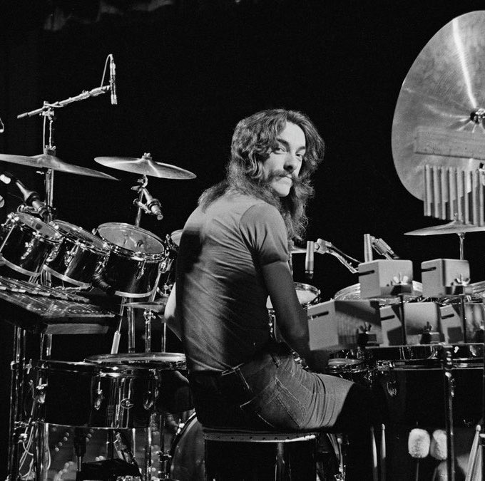 RushHistory2112's tweet photo. Happy Birthday Neil Ellwood Peart born September 12, 1952 in Hamilton, Ontario Canada 

We miss you ❤️🥃 Professor

#NeilPeart
#HappyBirthdayNeilPeart 
#RushFamily https://t.co/Hd0Z6tx7mp