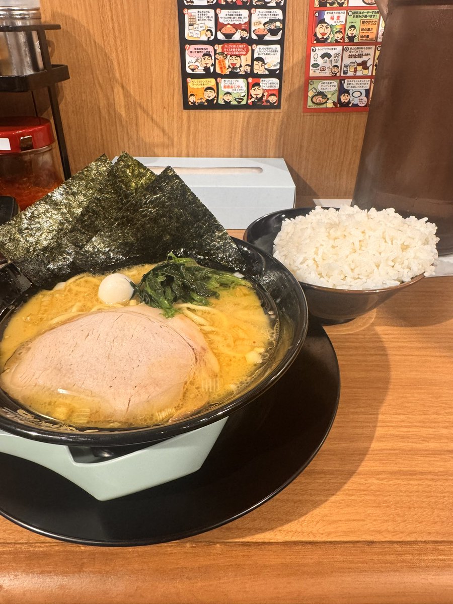 _taguchi's tweet photo. ラーメン(硬め,濃いめ,多め)
ライス(右寄り) https://t.co/ViC5GIAnHX