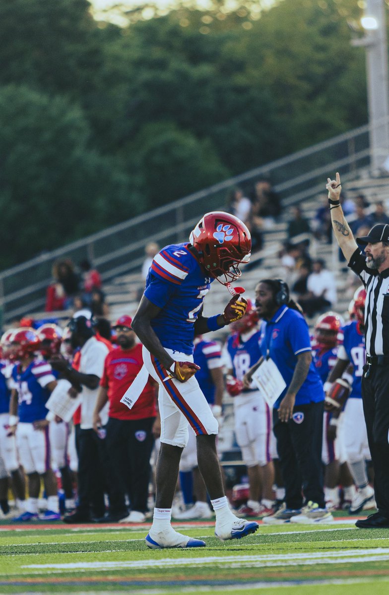 J2Shifty999's tweet photo. Great team win on Thursday dominating our opponent on all sides on the ball improving to 2-0 check out some plays I made

3 REC • 91 YDS • 1 TD
3 TKL • 1 PUNT BLOCK • 0 TDs &amp; TARGETS ALLOWED 

@coachzedmunds @Coach_Modlin90 @1coachreal @Coach_Henryy @carljfred @WillVapreps https://t.co/fdBz2pYtCz