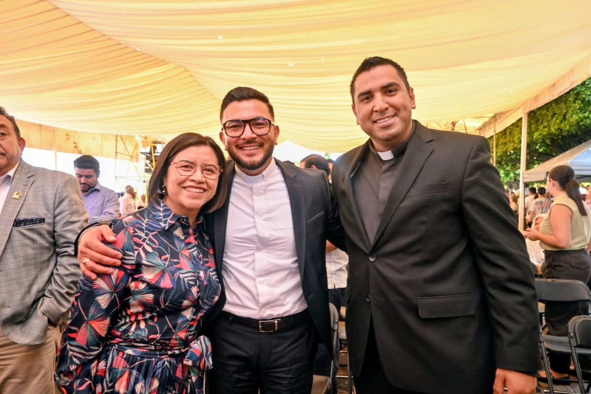 Juanita_Gto's tweet photo. Quiero felicitar a Monse Mendoza, alcaldesa de Apaseo el Alto, por su Segundo Informe de Actividades.

Cada resultado habla de un gobierno que escucha, que está presente y que busca transformar la vida de su gente. https://t.co/Q4aHP9VmJM