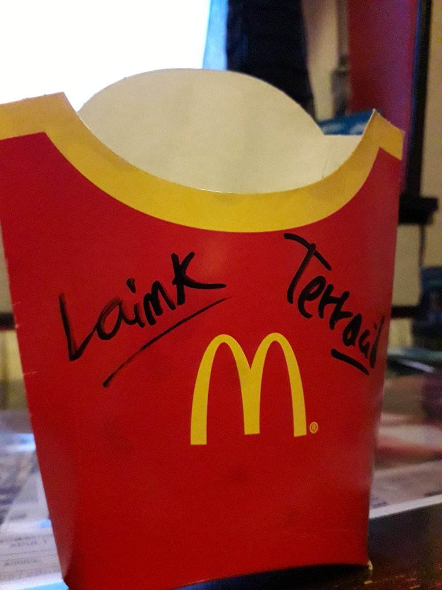 Messalina_x2's tweet photo. @terracid J'en profite pour dire que j'suis le type qui s'est fait dédicacer son pot de frites en 2018 (j'connais bien l'histoire de la chaîne du coup j'sors pas de nulle part) https://t.co/r5TkILRxJ4