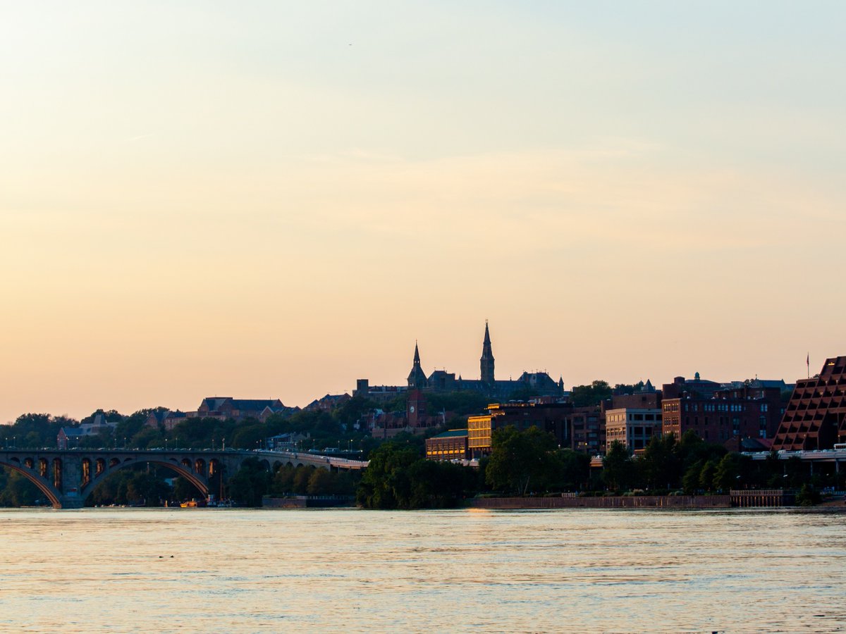Georgetown's tweet photo. Shana Tova to all who are celebrating Rosh Hashanah in our Georgetown community and around the world. May it be a sweet New Year. https://t.co/LvRwDowX3p