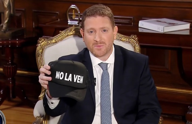 El_Prensero's tweet photo. 🚨🇦🇷 CAUSA VIALE: EXIGEN QUE NO SALGA DE ARGENTINA MIENTRAS LO INVESTIGAN

La Justicia recibió una batería de medidas contra Jonatan Viale y su entorno. El punto central es el pedido de prohibición de salida del país hasta que se aclare su situación. 
Además, exigen que se levante el secreto fiscal y se investigue todo el patrimonio de Goldfarb, Krolovetzky y la productora Polonia, de su esposa. 
⚠️ En la mira también una propiedad de un millón de dólares que no cerraría con sus ingresos ⚠️