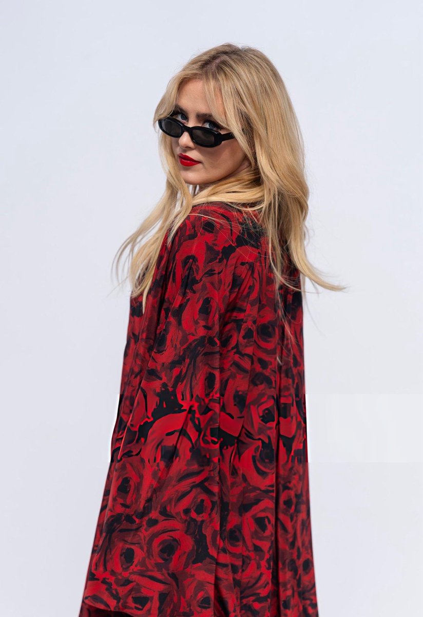 liaswallowss's tweet photo. she’s so style by taylor swiftᰔ https://t.co/2IdF8DN9DR