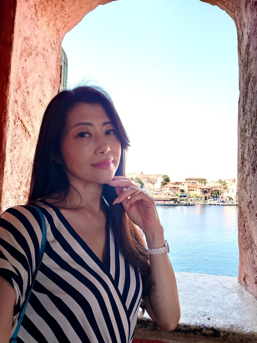 1969tomokunv2's tweet photo. TDS２㉛
大人の��力を感じる表情の麻妃さん🩷
#北条麻妃
@makihojyo https://t.co/a3z9Y5Tato
