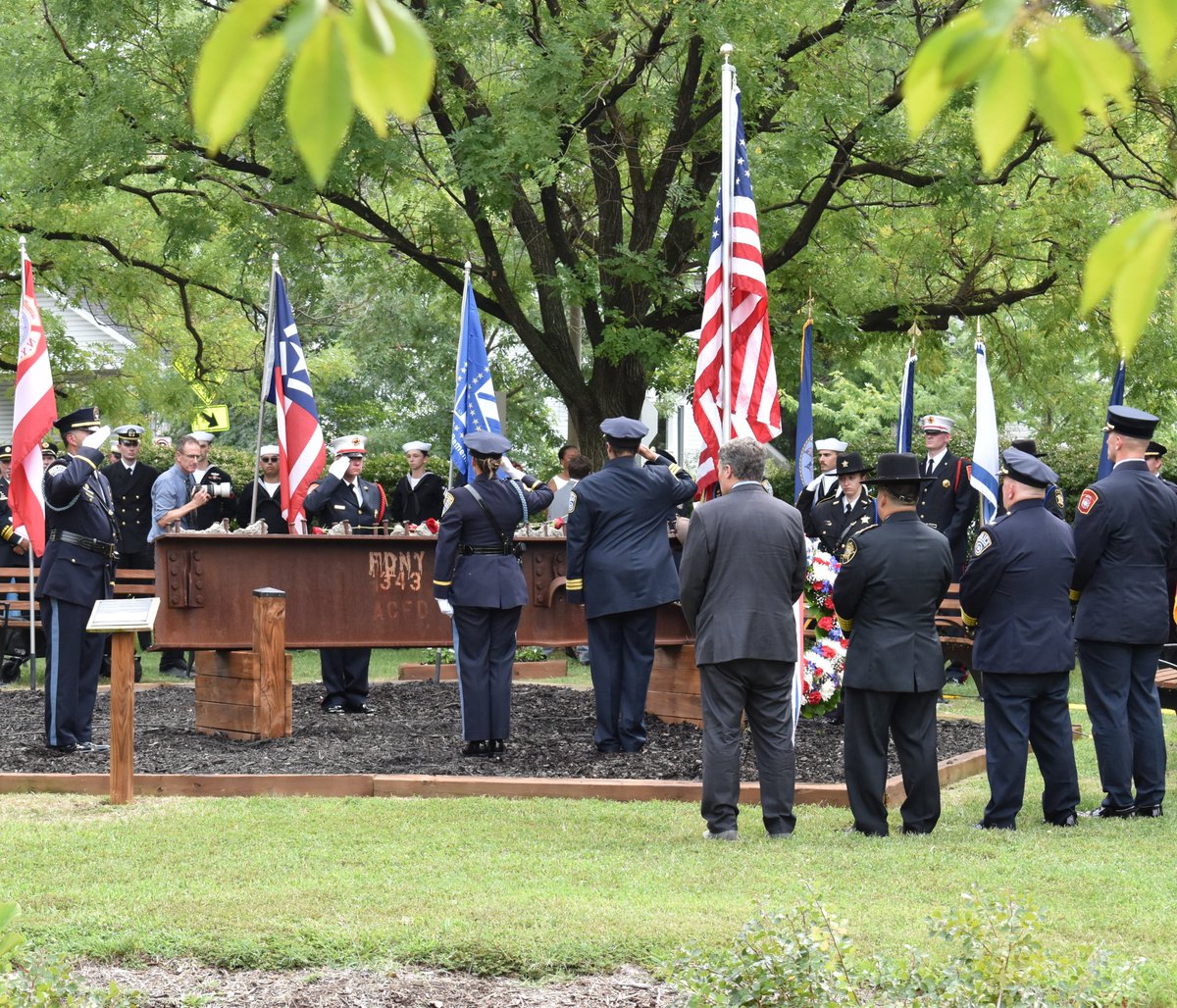 ArlingtonVaPD's tweet photo. The 25th anniversary of 9/11 has provided many meaningful opportunities for members of ACPD to come together with our public safety &amp; military family to honor those we lost &amp; reflect on the extraordinary teamwork, courage &amp; resilience demonstrated on that day &amp; beyond. https://t.co/4UJ6g6xPiw