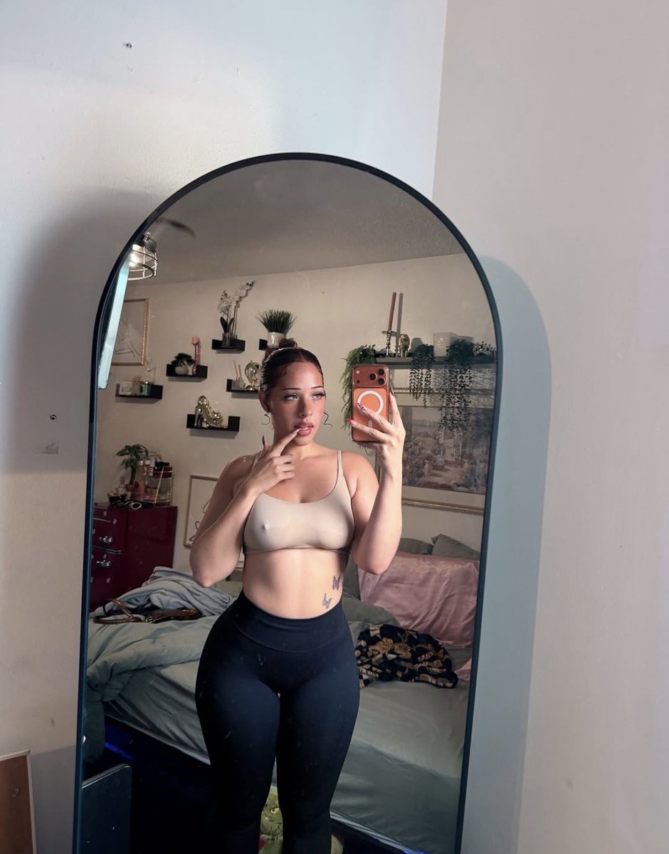 Ellagold170's tweet photo. FaceTime ready anyone https://t.co/K7CrRVZOKb