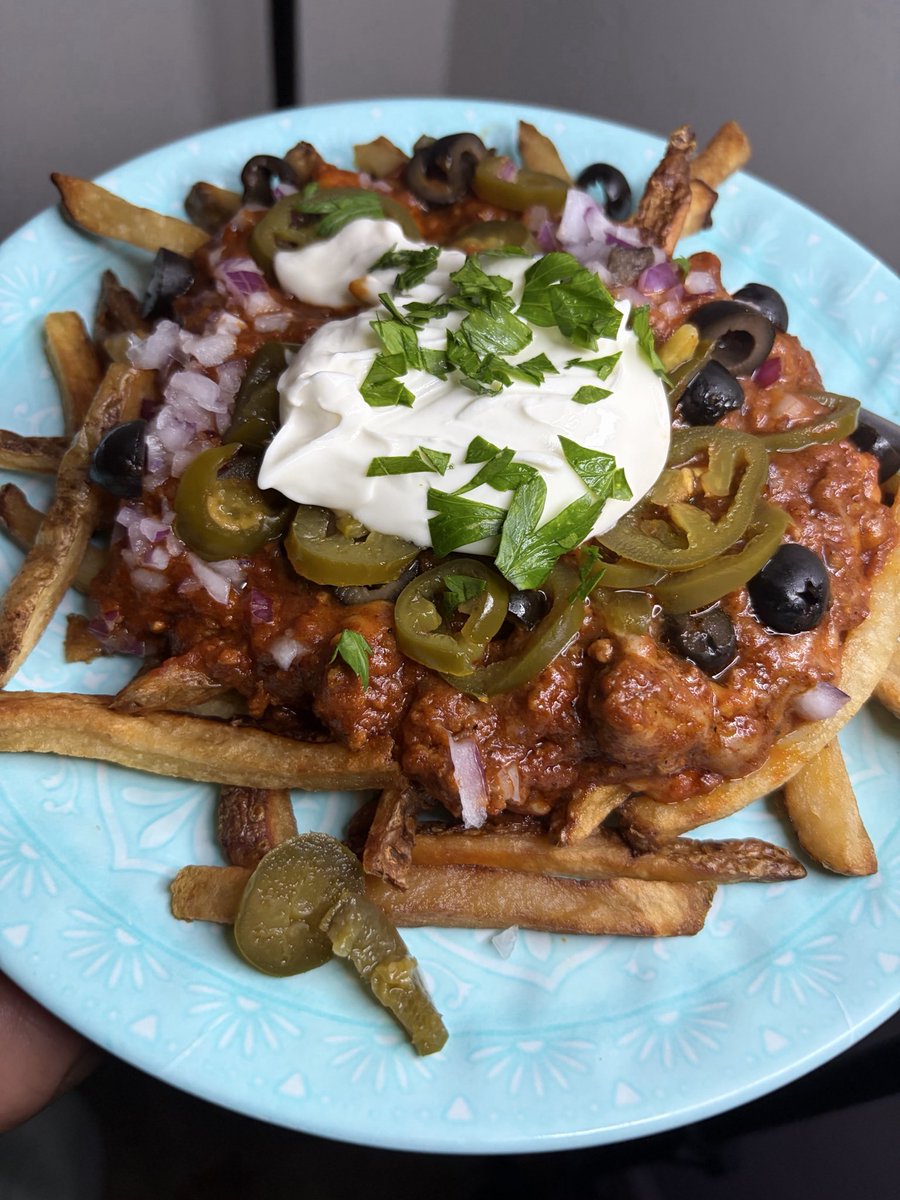 AlongCameWALA's tweet photo. Bison chili cheeze fries 🦬😋 #HappyFriday 🥳 https://t.co/iGgdoFKhPD
