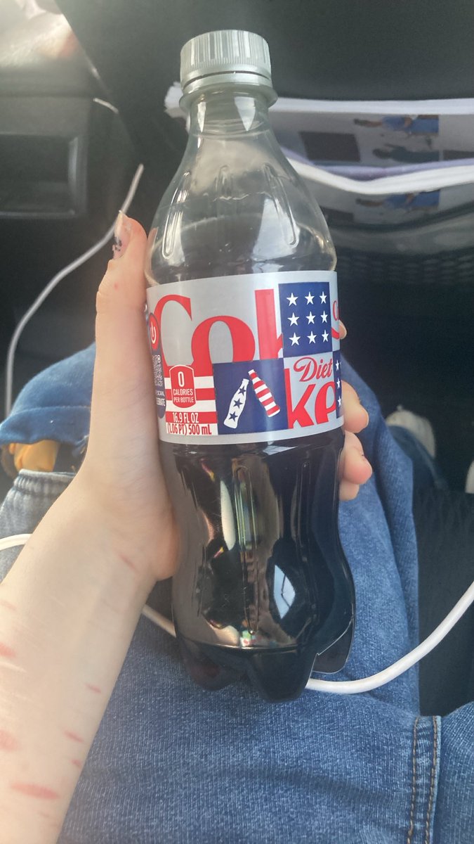 DailyDietCoke's tweet photo. I love you Diet Coke https://t.co/hfemN1yOcp